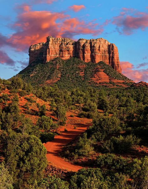 Courthouse Butte is a butte just north of the Village of Oak Creek, Arizona, south of Sedona in Yavapai County. Summit elevation is 5,440 feet. It is just east of Bell Rock. Geologically, Courthouse Butte composed of horizontally bedded sedimentary rock of the Permian Supai Formation. Matka Natura, Lake Powell, Red Rocks, Have Inspiration, Sedona Arizona, Interesting Places, Reference Photos, National Forest, Sedona