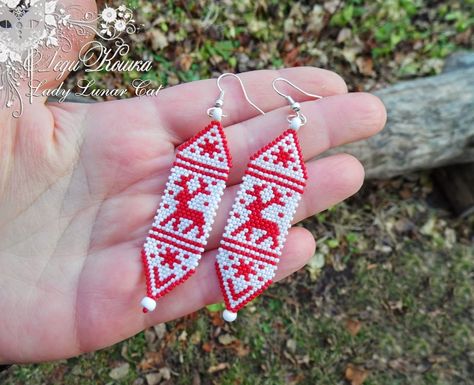 Free pattern for Christmas Earrings | Beads Magic ~ Seed Bead Tutorials Free Beading Patterns, Free Beading Tutorials, Beads Magic, Holiday Beading, Art Perle, Beading Patterns Free, Beading Jewelery, Brick Stitch Earrings, Seed Bead Patterns