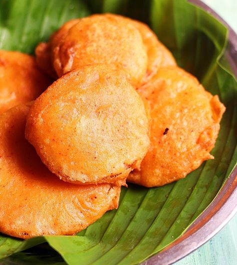 vengaya bajji recipe, how to make onion bajji | Onion bajji recipe @ http://cookclickndevour.com/vengaya-bajji-recipe-how-to-make-onion-bajji-onion-bajji-recipe Onion Bajji Recipe, Bajji Recipe, Best Vegetable Recipes, Recipes In Marathi, Diwali Snacks, Vegetable Casserole Recipes, Veg Restaurant, Diwali Food, Diwali Special