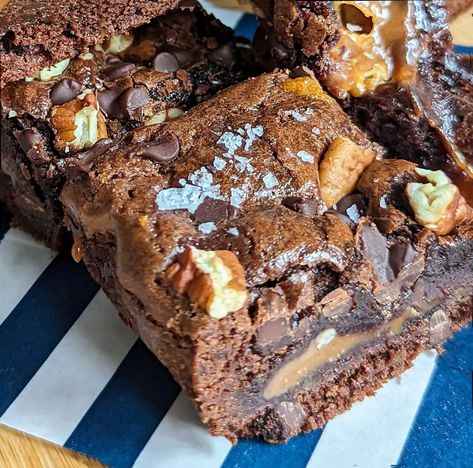 Brownies With Caramel Bits, Brownie Recipes Caramel, Brownie Mix Brownies, Giardelli Brownie Mix Recipes, Caramel Brownies With Box Mix Recipe, Caramel Swirl Brownies, Ghiradelli Brownie Mix Recipes, Kraft Caramel Recipes, Ghirardelli Brownie Mix Recipes