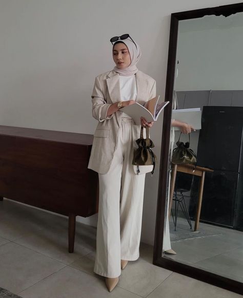 Corporate Women, Bussines Women Lifestyle, Outfits Hijab, Woman Outfit, Corporate Outfits, Hijabi Outfits, Outfit Hijab, Women Lifestyle, Formal Outfit