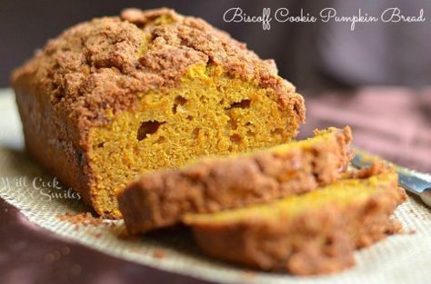 Biscoff Cookie Pumpkin Bread 3 (c) willcookforsmiles.com #pumpkin #bread Fall Decor Crafts, Will Cook For Smiles, Moist Pumpkin Bread, Pumpkin French Toast, Pumpkin Chili, Pie Pumpkin, Biscoff Cookies, Pumpkin Bread Recipe, Cookie Crumbs