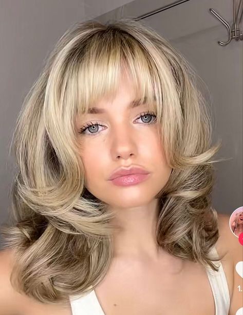 Classy Medium Length Haircut, Shay Sullivan Hair, Shay Sullivan, Medium Length Haircut With Bangs, Haircut With Bangs, Medium Length Haircut, Honey Hair, Hair Bangs, Bob With Bangs