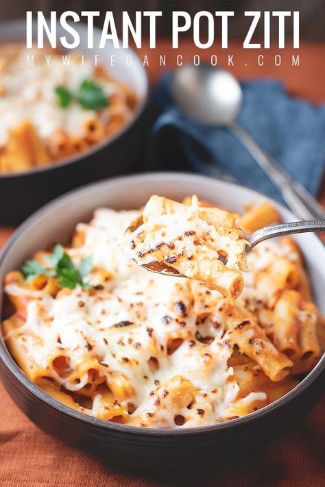 Instant Pot Ziti, Easy Pasta Meals, Instant Pot Baked Ziti, Ziti Al Forno, Instant Pot Pasta Recipe, Ziti Recipes, Pasta Meals, Electric Pressure Cooker Recipes, Best Instant Pot Recipe