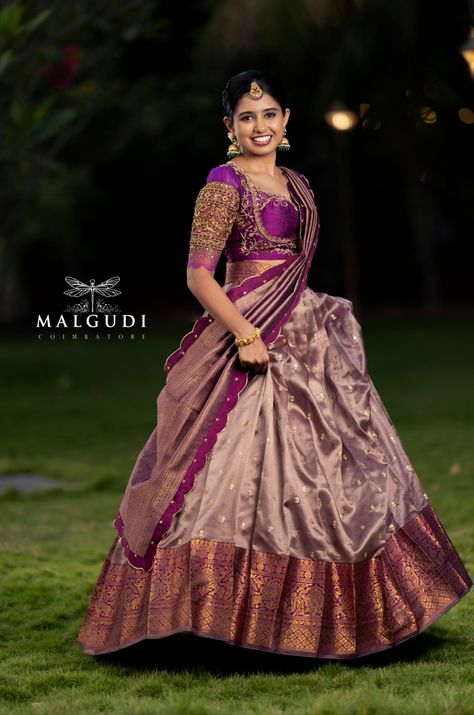 Bridal reception lehenga idea Bridal Half Sarees South Indian, Reception Indian Lehenga, Lehanga For Marriage, Lehenga Designs In Saree, Dual Colour Blouse Designs, Saree Half Saree Designs, Unique Half Saree Designs, Bridal Pattu Lehengas, Saree Type Lehenga