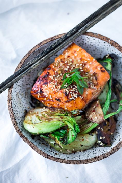 Sheet-Pan Teriyaki Salmon with Baby Bok Choy- a fast healthy dinner- perfect for busy weeknights! | www.feastingathome.com Baked Teriyaki Salmon, Fast Healthy Dinner, Salmon Teriyaki Recipe, Easy Sheet Pan Dinners, Yummy Seafood, Teriyaki Salmon, Pan Dinners, Slim Fast, Sheet Pan Dinners