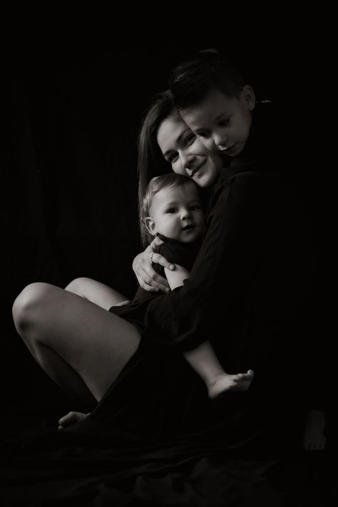 Mother and kids Family Pics White Background, Mother And Son Black And White, Mama And Kids Photoshoot, Mother And Sons Photo Ideas, Black And White Mommy And Me Pictures, Mom And 2 Sons Photo Ideas, Mom And Two Kids Photoshoot, Single Mom Family Pictures, Mom Photo Shoots