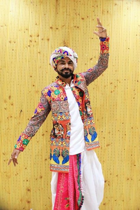 Navratri Kediyu For Man, Navratri Mens Outfit, Navratri Dress For Man, Garba Outfit For Men, Navratri Outfits For Men, Tea Counter, Krishna Clothes, Navratri Ideas, Sindhi Dress