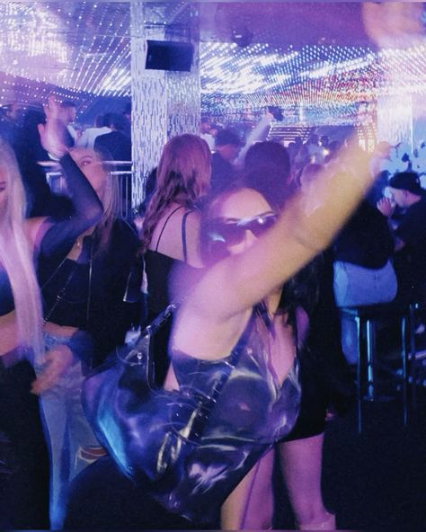 Party nightclub aesthetic | IG @ yasminishtar Club Promoter Aesthetic, Aesthetic Club Pictures, Nightlife Aesthetic Club, Club Photos Nightclub, Club Pics Night, Partying Aesthetic, Crip Gang, 2000s Club Aesthetic, Miami Nightclub