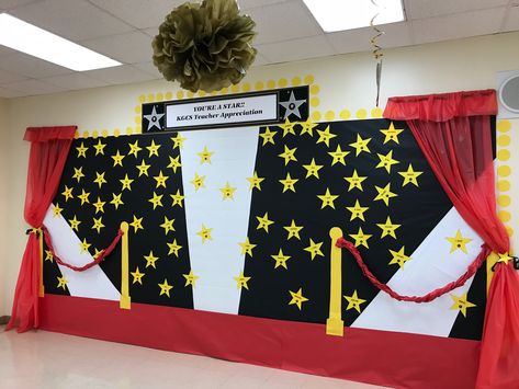 Old Hollywood Homecoming Theme, School Talent Show Ideas, Red Carpet Graduation, Homecoming Hallways, Hollywood Theme Classroom, Vacation Bible School Craft, Kindergarten Graduation Party, Red Carpet Theme, Bollywood Theme