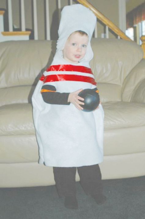 Bowling Pin DIY Costume Bowling Costume, Bowling Diy, Diy Bowling Pins, Diy Bowling, Pin Diy, Diy Costume, Cos Play, Bowling Pins, Costume Diy