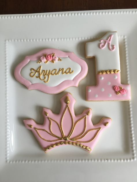 Pink And Gold Princess Cookies, Tiara Cookies Decorated, Crown Cookies Decorated, Sleeping Beauty Cookies, Princess Cookies Decorated, Princess Crown Cookies, Crown Sugar Cookies, Purim Cookies, Princess Birthday Cakes