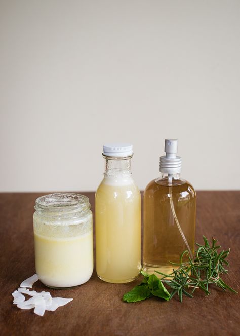 3 Homemade Treatments for Dandruff   Thinning Hair | http://helloglow.co/3-homemade-treatments-for-dandruff-thinning-hair/ Dry Hair Repair, Hair Mask For Dandruff, Oil For Curly Hair, Coconut Oil Hair Growth, Homemade Hair Treatments, Homemade Hair Mask, Dandruff Remedy, Getting Rid Of Dandruff, Hello Glow