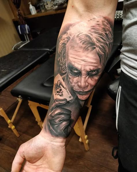 Tato Joker, Swing Tattoo, Front Neck Tattoo, Adler Tattoo, Joker Tattoo Design, Half Sleeve Tattoos Forearm, Realistic Tattoo Sleeve, Batman Tattoo, Clever Tattoos