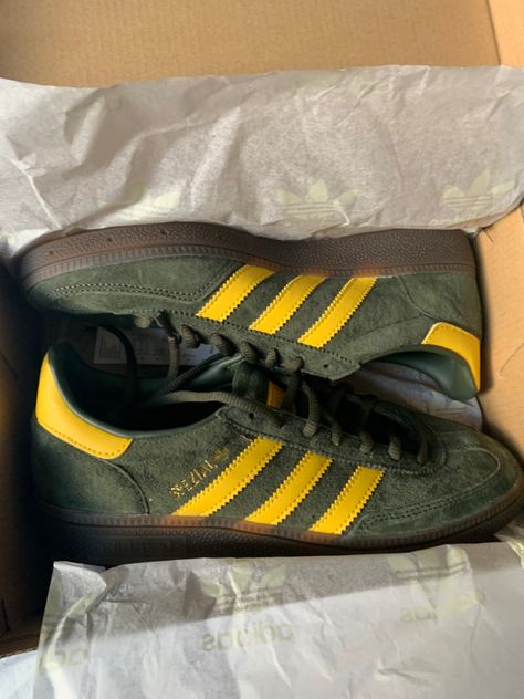 Adidas Samba Green Yellow, Green And Yellow Adidas, Adidas Spezial Green And Yellow, Adidas Spezial Colors, Adidas Spezial Yellow, Green Spezials, Adidas Spezial Green, Yellow Adidas Shoes, Spezial Adidas Outfit