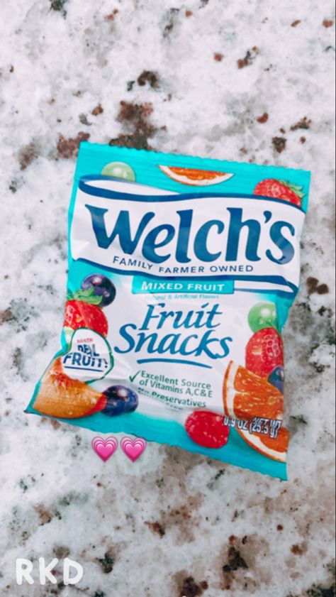 Fruit Snacks Gummies, Preppy Snacks, Motts Fruit Snacks, Smoothie Fast, Fertility Smoothie, What Is Healthy Food, Green Smoothie Diet, Sleepover Bag, Smoothie Recipes Healthy Breakfast