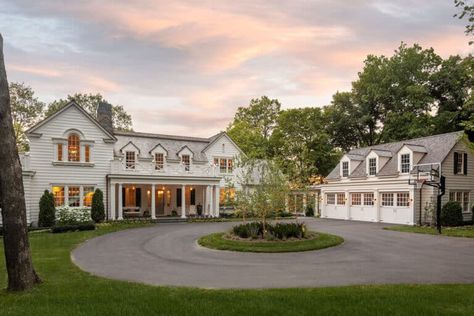 Tour a gorgeous colonial style lakeside home on Wayzata Bay, Minnesota Dutch Doors Exterior, Palladian Window, Lots Of Windows, Building A New Home, Co Design, Carriage House, Colonial Style, Colonial House, Home Fashion