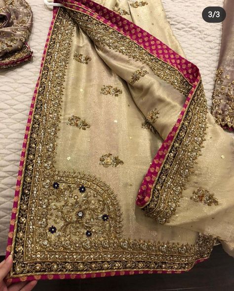 Heavy Duppata Design, Casual Bridal Dress, Designer Dupatta, Bridal Mehndi Dresses, Shadi Dresses, Bridal Dupatta, Pakistani Formal Dresses, Heavy Dresses, Velvet Dress Designs