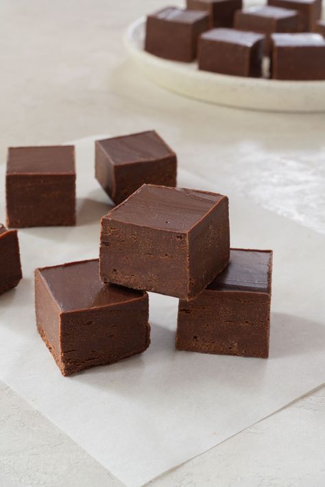 Slow Cooker Fudge, Marshmallow Fudge, Sea Salt Chocolate, Chocolate Peanut Butter Fudge, Fudge Recipes Chocolate, Chocolate Marshmallows, Salted Chocolate, Peanut Butter Fudge, Homemade Candies