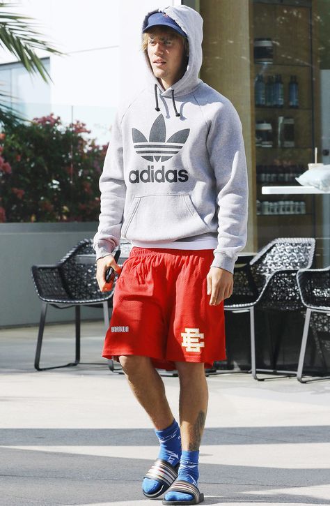 Sandals And Socks Outfits Men, Casual Slip-on Sport Sandals For Streetwear, White Slides Outfit, Men Wearing Slides With Socks, Justin Bieber Shorts Outfits, Leather Slip-on Sport Sandals For Streetwear, Men In Socks, Justin Bieber Outfits, Slides Outfit