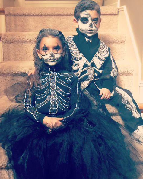 Family Of Skeletons Costume, Toddler Skeleton Face Paint, Baby Skeleton Makeup, Family Skeleton Halloween Costumes, Skeleton Makeup Easy Kids, Skeleton Makeup For Kids, Halloween Makeup Kids Girls Easy, Kid Skeleton Makeup, Toddler Skeleton Makeup