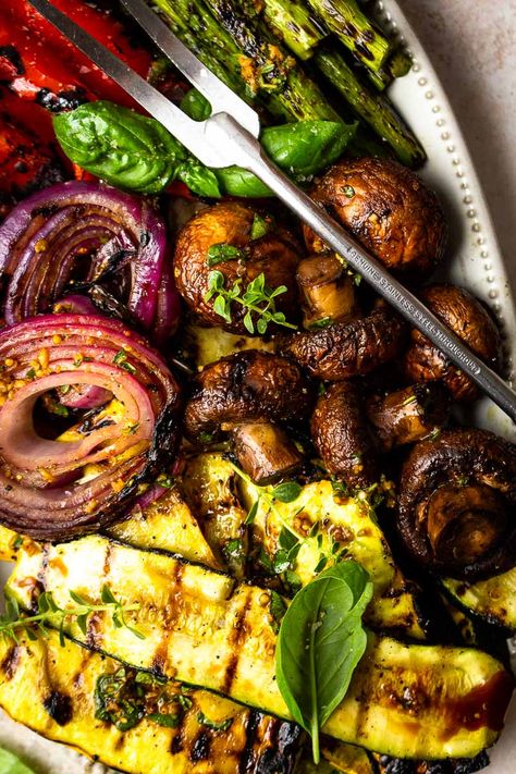 Veggie Marinade Recipes, Grilled Vegetable Marinade, Veggie Marinade, Best Grilled Vegetables, Marinated Grilled Vegetables, Balsamic Vegetables, Bbq Veggies, Grilled Vegetable Recipes, Marinated Vegetables