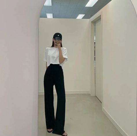 Black Square Pants Outfit, Square Pants, Ootd Ideas, Casual Day Outfits, Korean Girl Fashion, Teacher Outfits, Girls Fashion Clothes, Korean Outfits, Aesthetic Outfits