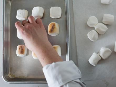 Oven Toasted Marshmallows, Roasted Marshmallows In Oven, How To Roast Marshmallows Inside, Toast Marshmallows, Toasting Marshmallows, Roasting Marshmallows, Ideas Food, Toasted Marshmallow, Electric Oven