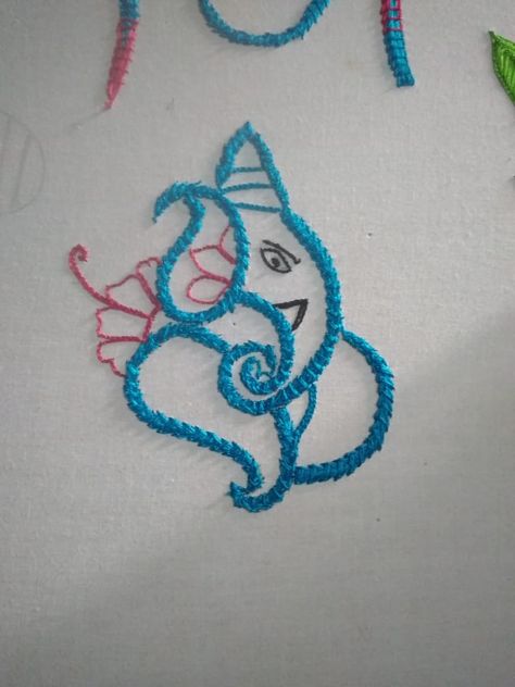 Fish Born Stitch Embroidery, Chotti Stitch Design Drawing, Aari Stitches, Bedsheets Ideas, Ganpati Drawing, Mouse Drawings, Embroidered Canvas Art, Butterfly Art Drawing, Stitch Embroidery Design