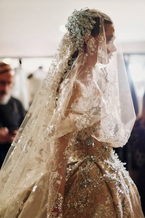 Elie Saab Spring, Lace Wedding Dress Vintage, Party Kleidung, A Wedding Dress, Wedding Dress Couture, Fairytale Wedding, Bridal Headpieces, Dream Wedding Dresses, Elie Saab