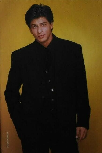 Full Black Suit, Shahrukh Khan And Kajol, Shah Rukh Khan Movies, Vintage Bollywood Aesthetic, Bollywood Pictures, Bollywood Posters, 90s Bollywood, Charming Man, Ideal Man