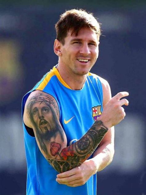 Nuevos_tatuajes_de_messi_2016 (4) Beard Or No Beard, Messi Tattoo, Soccer Tattoos, Lio Messi, Christ Tattoo, Leonel Messi, Jesus Tattoo, Top Tattoos, Best Sleeve Tattoos