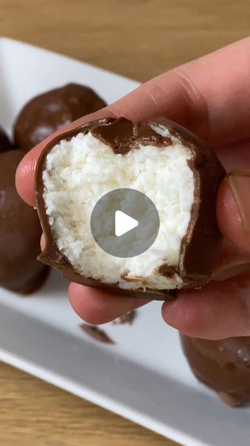 Cookist Wow on Instagram: "Looking for an easy and quick #treat? 😍 Try these 3-ingredients #truffles! 😋🍫 Be careful, they’re addictive 🤤

👉INGREDIENTS
150g greek yogurt
200g coconut flour
honey (optional)

chocolate

👉METHOD
1. Mix the yogurt with the flour and the honey.
2. Make some balls and refrigerate for 1 hour.
3. Dip into the melted chocolate.

Aren’t they amazing? 🤩 

#cookistwow #delicious #yummy #easy #chocolate #coconut #honey #yogurt #amazing" Candy Hacks, Lebanese Desserts, Low Carb Candy, Clean Dessert, Fluff Desserts, Honey Yogurt, Weight Watchers Recipes Desserts, 2024 Recipes, Clean Eating Desserts