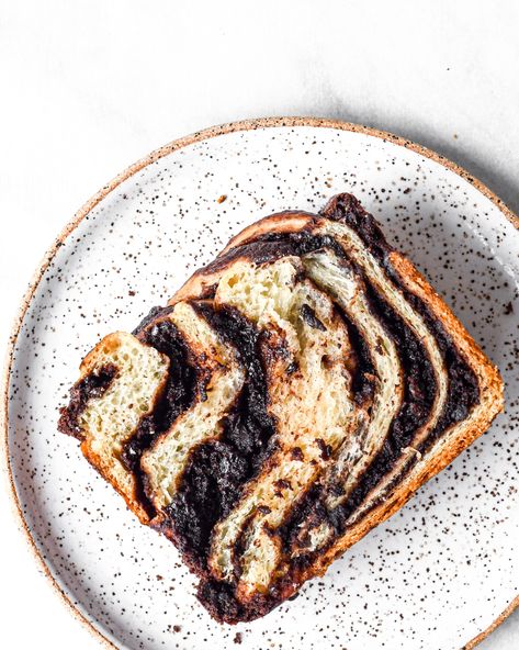 Jewish Holiday Recipes, Babka Recipe, Cocoa Brownies, Swirl Bread, Chocolate Babka, Warm Chocolate, Brownie Batter, Soft Layers, Challah