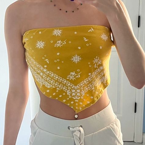 yellow bandana paisley crop top Yellow Bandana, Bandana Top, Forever 21 Tops, Paisley, Forever 21, Crop Top, Yellow