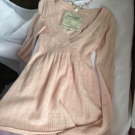 Pink Abercrombie And Fitch, Abercrombie And Fitch Outfits, Outfit App, Abercrombie Babydoll, Slavic Doll, Depop Clothes, 2000s Abercrombie, Babydoll Sweater, Feeling Silly