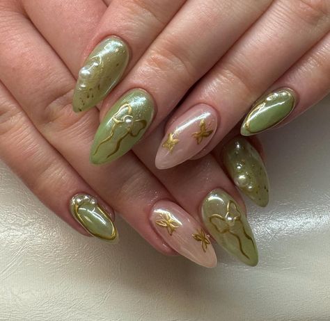 Tinkerbell Inspired Nails, Forest Fairy Nails, Tinkerbell Nails Designs, Tinker Bell Nails, Dark Fairy Nails, Fairy Tale Nails, Shrek Nails, Fairy Nails Designs, Peter Pan Nails