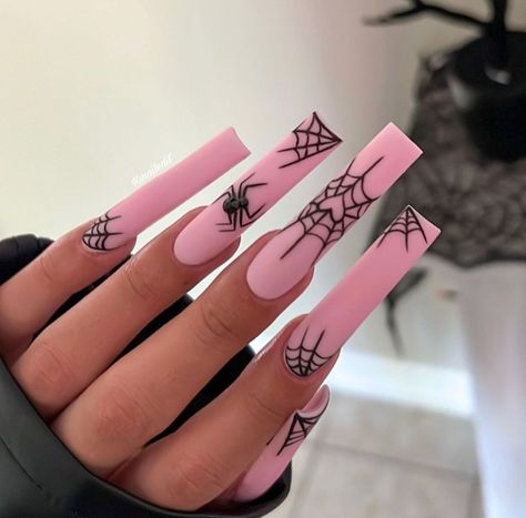 Pink Ghostface Nails Acrylic, Emo Nails Acrylic Coffin Long, Black Nails With Pink Underneath, Pink Spooky Nails Acrylic, Pink Web Nails, Pink And Black Spooky Nails, Black And Pink Birthday Nails, Pink Halloween Acrylic Nails, Pink Spiderweb Nails