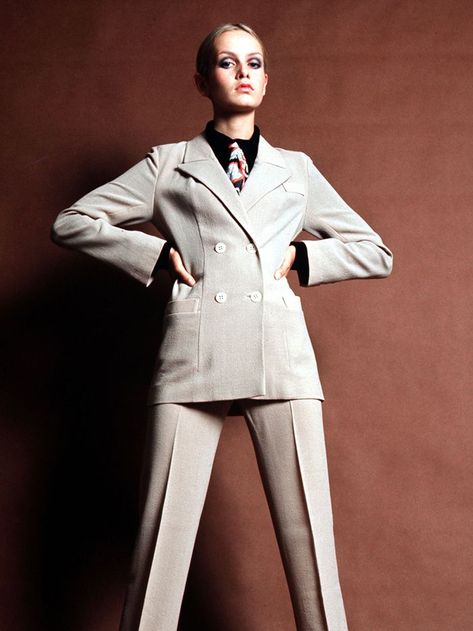 Why I Think Nostalgia Is the Future of the Fashion Industry 60s Suit Women, Twiggy Outfits, Twiggy Lawson, Twiggy 60s, Twiggy Hair, 60s Pants, 1963 Fashion, Hollywood Women, Golden Autumn