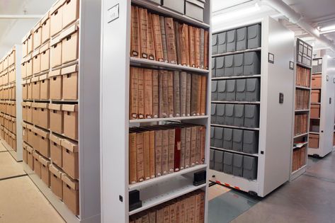 Preserving Texas History with Spacesaver Archives Storage. See how the Texas State Library and Archives Commission created a modern archives storage system in a 1960's-era building. Archive Room Design, Archive Room Office Storage, Museum Archivist Aesthetic, Archive Organization, Archive Museum, Archives Room, Archive Room, Archive Building, Storage Aesthetic