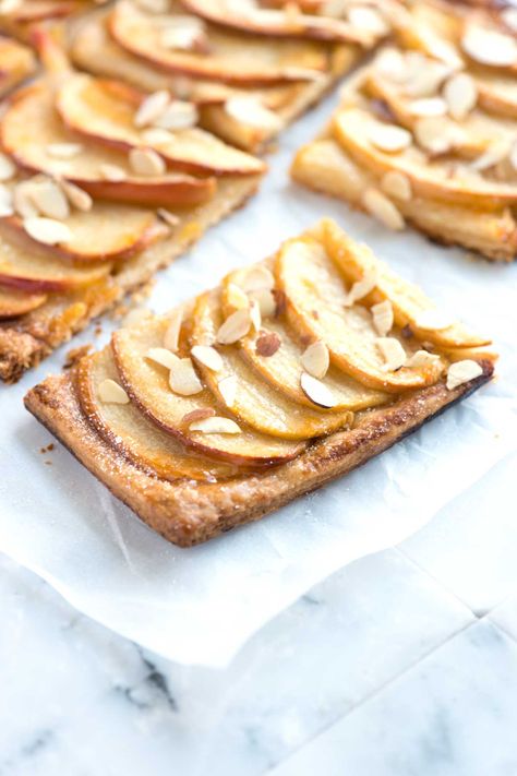 How to make a stunning apple tart with a buttery crust, thinly sliced apples, and toasted almonds Simple Apple Tart, Easy Apple Tart, Rustic Apple Tart, Apple Tart Recipe, Crisp Apple, Apple Tart, Favorite Pie, Tart Recipe, Flaky Crust