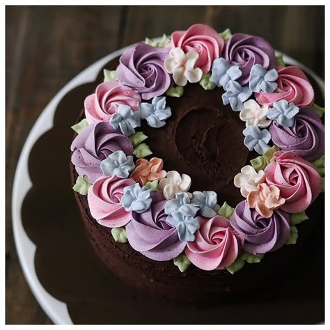 Lavender and Rose Super Torte, Best Buttercream, Buttercream Flower Cake, Torte Cupcake, Buttercream Cakes, Buttercream Flowers, Kue Ulang Tahun, Cupcake Decorating, Floral Cake