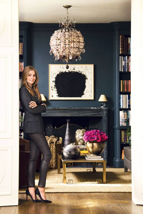 Aerin Lauder shares her 10 favorite things in today's #TheList Aerin Lauder, Navy Walls, Hygge Decor, Dark Walls, Dark Interiors, Blue Rooms, Decoration Inspiration, Style At Home, A Living Room