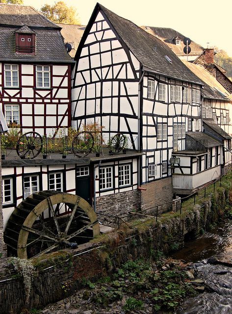 Monschau, Germany Water Wheels, German Houses, German Architecture, San Francesco, Voyage Europe, Water Wheel, Destination Voyage, Medieval Town, Old Building