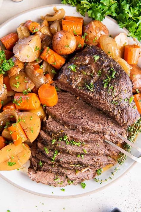 Tri Tip Roast Crock Pot Recipe, Tri Tip Recipes Crockpot, Slow Cooker Tri Tip, Crock Pot Keto, Tritip Recipes, Roast Crock Pot, Tri Tip Roast, Pressure Cooker Pot Roast, Cooking Tri Tip