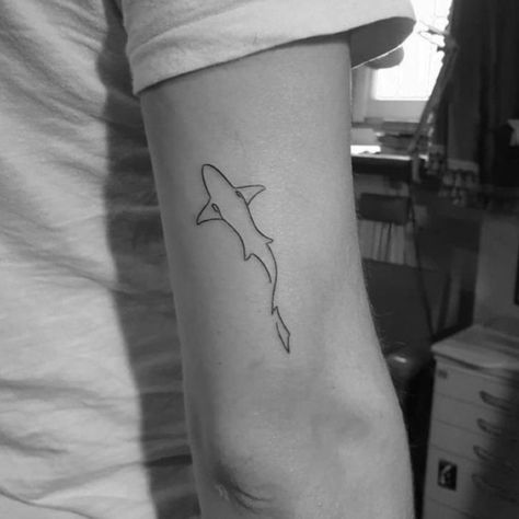 top view shark line tattoo Small Shark Outline Tattoo, Aesthetic Shark Tattoo, Small Shark Tattoo Simple, Minimal Shark Tattoo, Shark Line Tattoo, Shark Tattoo Arm, Mini Shark Tattoo, Lemon Shark Tattoo, Shark Back Tattoo