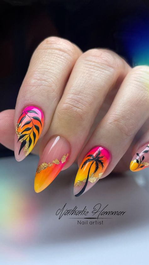 Nathalie Hammar | 𝙽𝚊𝚒𝚕 𝚊𝚛𝚝𝚒𝚜𝚝 | Tutorial time 🧑‍🎨 A cute marble is always a winner ✨ This design is super quick and you can do it any color you want 🙌 #nailarttutorial... | Instagram Macaw Nail Art, Pretty Green Nails, Ocean Nail Art Tutorial, Water Marbling Nail Art, Water Marble Nails Tutorial, Water Marbelling Nail Art, Marble Nails Tutorial, Bee Nails, Artist Tutorials