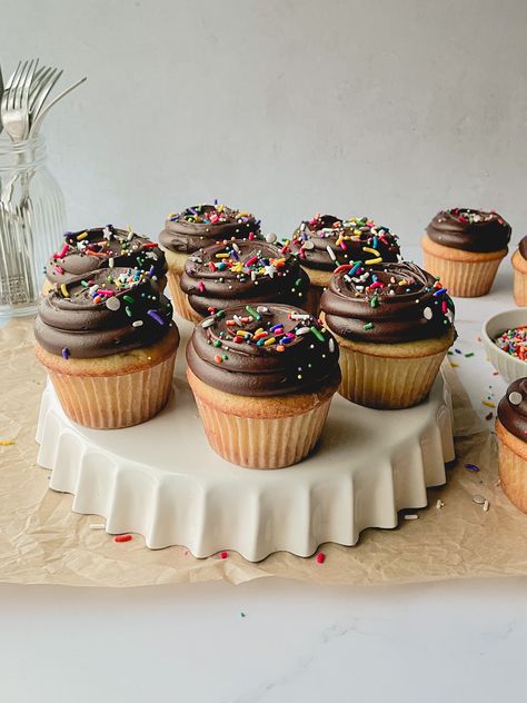 Vanilla Cupcakes with Chocolate Frosting Vanilla Cupcakes Chocolate Frosting, Chocolate Sprinkle Cupcakes, Cupcakes Business Ideas, Chocolate Cupcake Decorating Ideas, Cupcakes Decoration Aesthetic, Chocolate Cupcakes Birthday, Vanilla Birthday Cupcakes, Chocolate Birthday Cupcakes, Cupcake Aesthetic