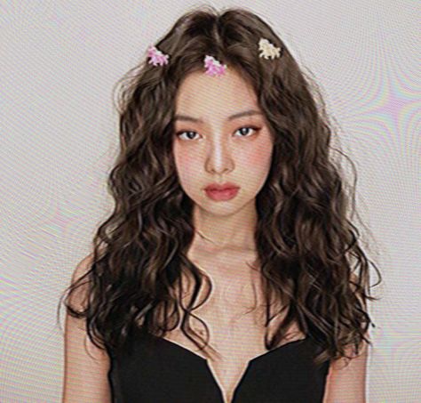 Pfp Blackpink, Jennie Pfp, Icons Jennie, Icons Blackpink, Crown Aesthetic, Brown Curly Hair, Jennie Icon, Blackpink Icons, Hair Icon