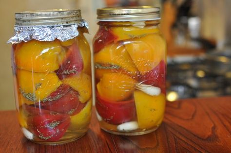 Putting up the vinegar peppers - Casa Mia Tours Vinegar Peppers, How To Pickle Peppers, Canning Peppers, Pork Chops And Potatoes, Christmas Eve Dinner, Peppers Recipes, Canning Recipes, Food Market, In The Flesh